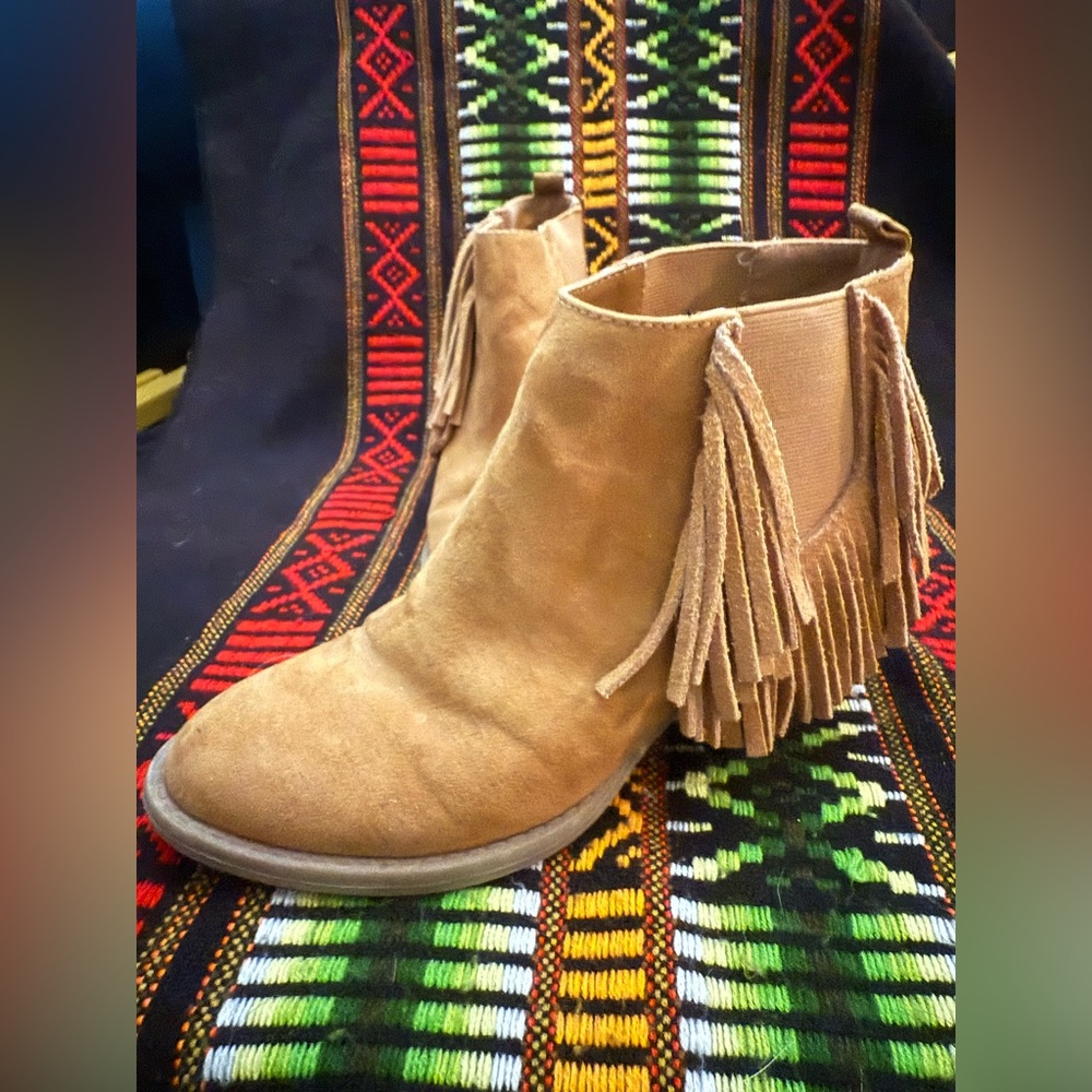 ✨🤎America Eagle Tan Suede Fringe Ankle Boots🤎✨